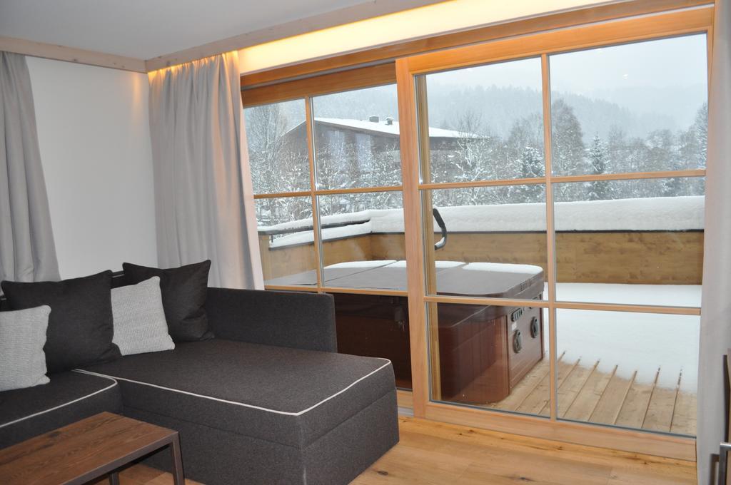Alpen Chalet Dorfwies 티롤 키르흐베르크 객실 사진