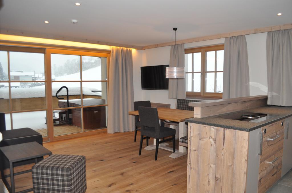 Alpen Chalet Dorfwies 티롤 키르흐베르크 객실 사진